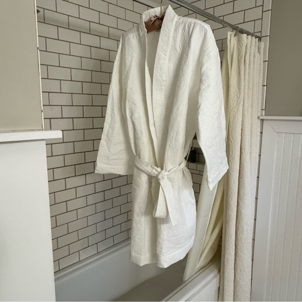 Monique Lhuillier for Pottery Barn White Quilted Easton Robe, Size M/L, New